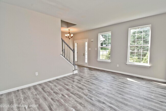 Building Photo - 557 Marco Way