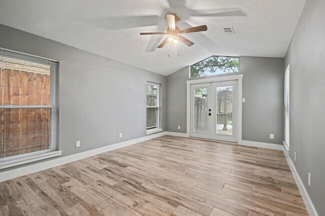 Building Photo - 522 Crestwood Dr