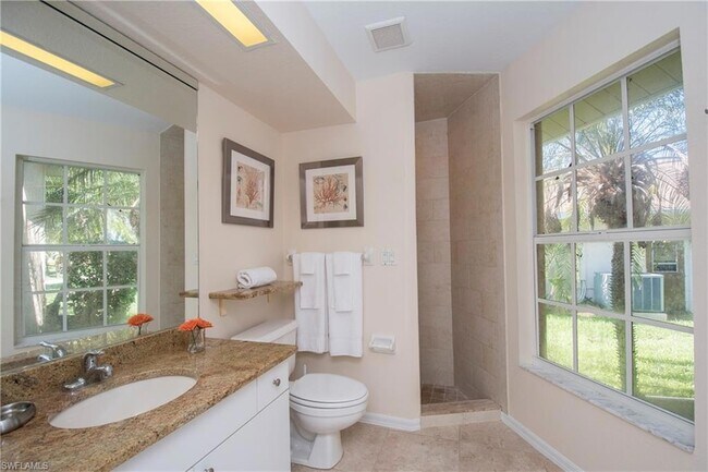 Building Photo - 2806 SW 39th St