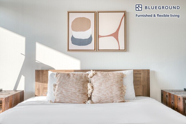 Building Photo - 3578 Rambla Pl