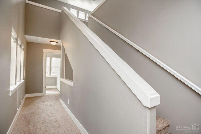 Building Photo - 3 Bedroom + Flex Space in Central Location - Close to Old Mill!