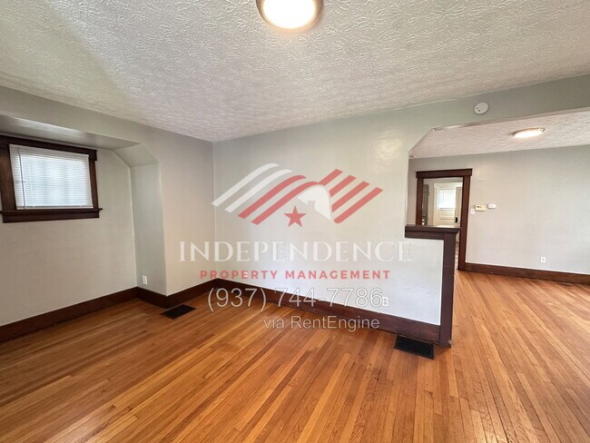 Building Photo - 2720 Dwight Ave