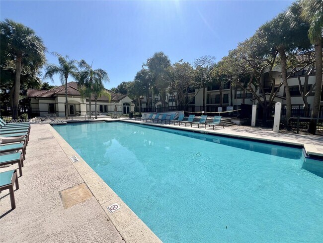 Building Photo - 640 S Park Rd