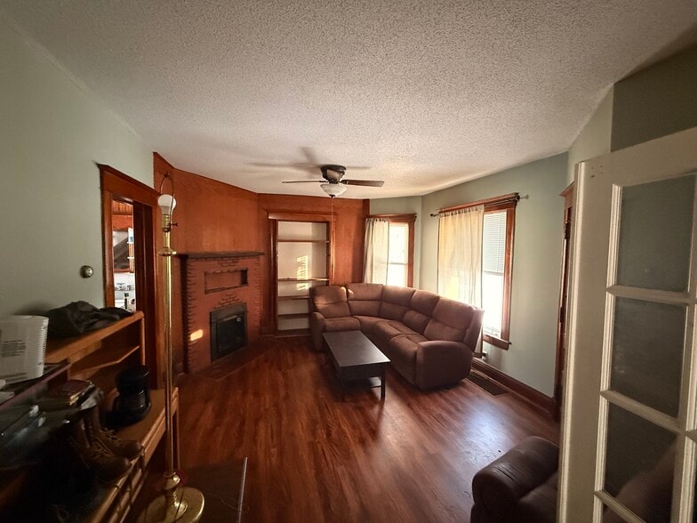 Living Room - 309 E 1st St