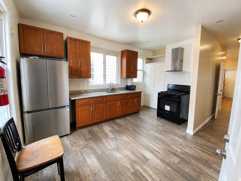 Building Photo - 186 Oakwood Pl