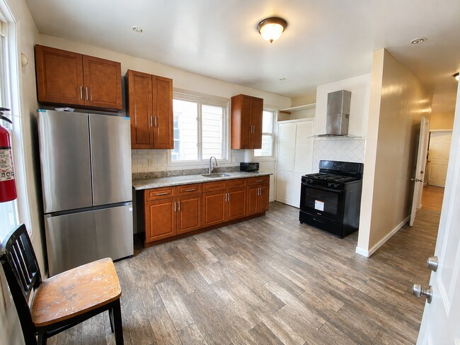 Building Photo - 186 Oakwood Pl