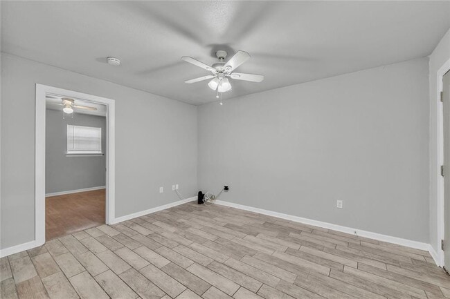 Building Photo - 901 Parmer Ave