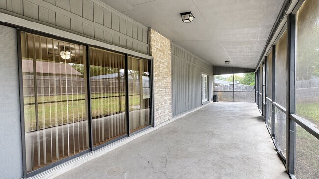 Building Photo - Spacious 3-bedroom, 2-bath rental offering 1,580 square feet in Schertz!