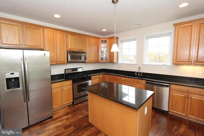 Building Photo - 13882 Greendale Dr