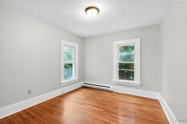 Building Photo - 200 Center St