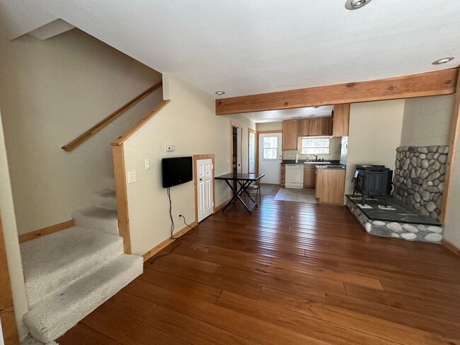 Building Photo - Centrally Located Near Heavenly,  2 bedroo...