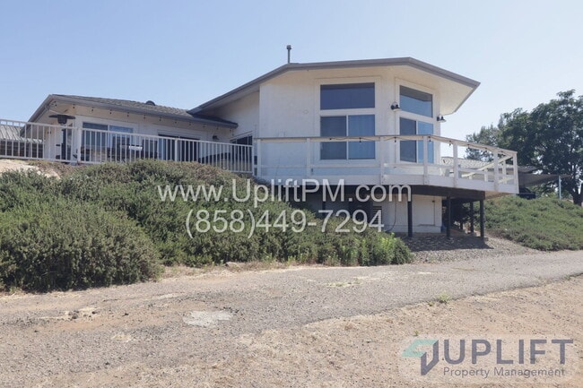 Building Photo - 1425 Cedar St