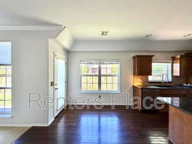 Building Photo - 3004 S Tamarack Ave