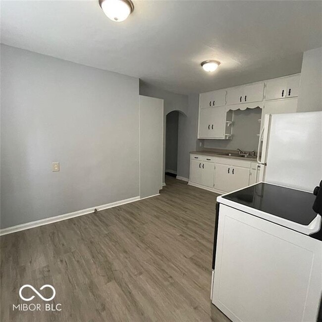 Building Photo - 216 N 6th Ave