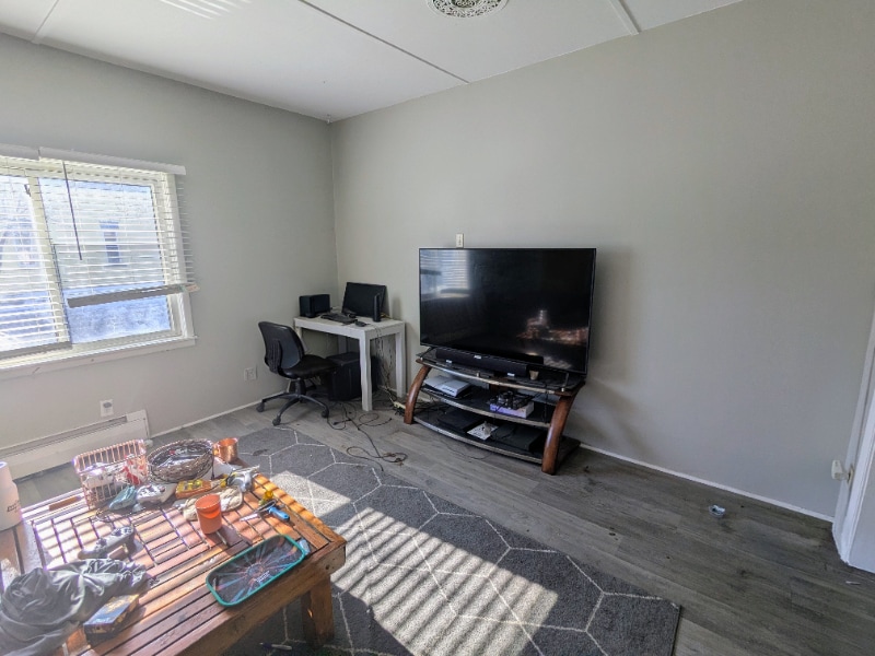 Building Photo - 627 7th Ave S