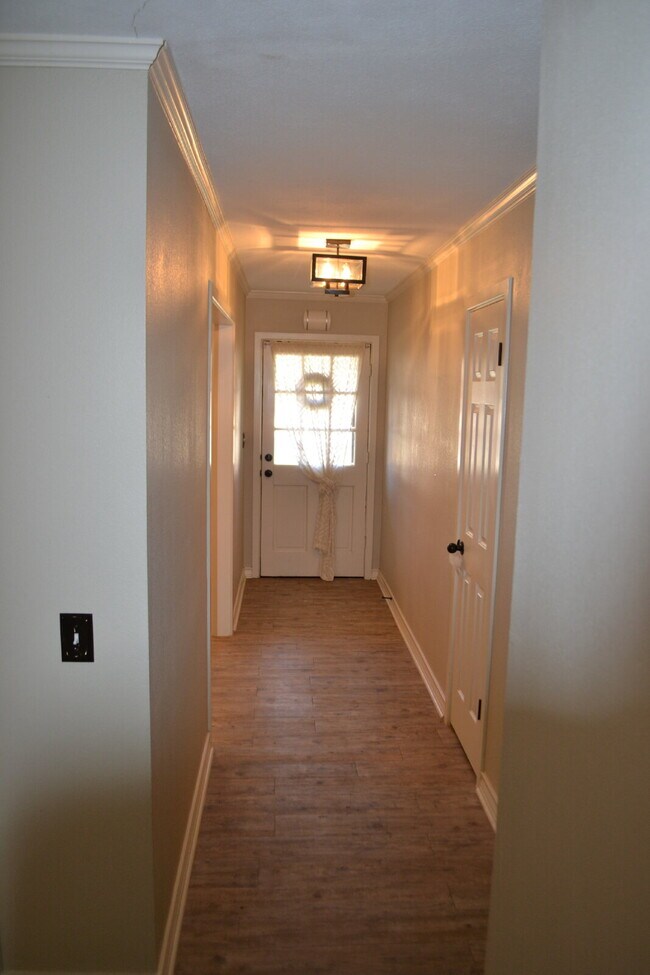 Building Photo - Updated Melonie Park Home!