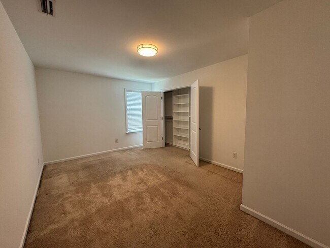 Building Photo - **Move-In Special of $500 off the first full months rent**