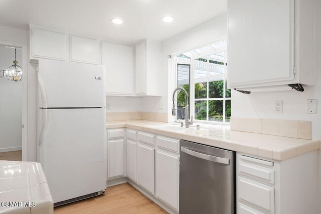 Building Photo - 4139 Lost Springs Dr