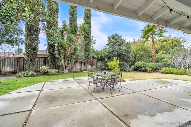 Building Photo - 17052 Bernardo Oaks Dr
