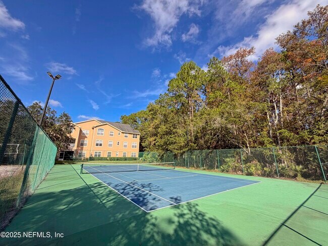 Building Photo - 13810 Sutton Park Dr N