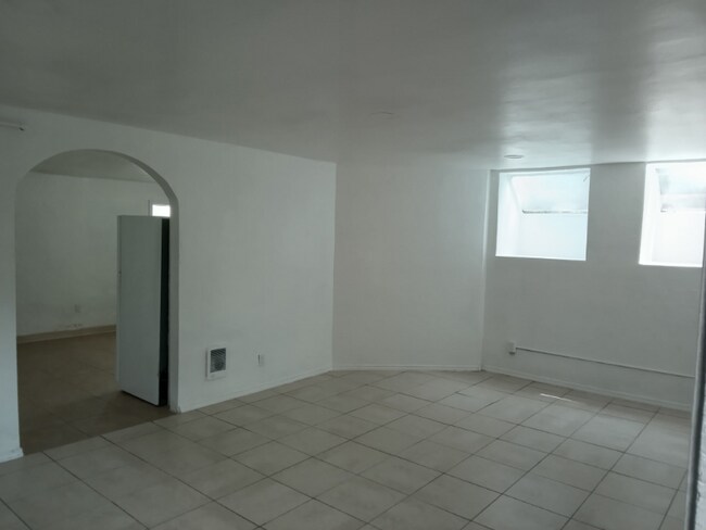Building Photo - 325 1st Ave