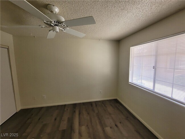 Building Photo - 1608 N Torrey Pines Dr