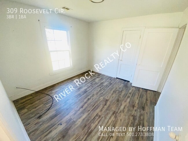 Building Photo - 309 Roosevelt Cir