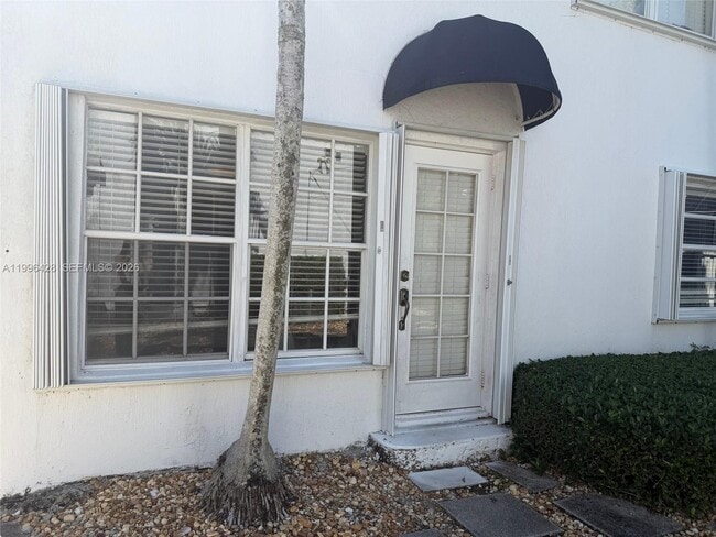 Building Photo - 5116 SW 57th Ave