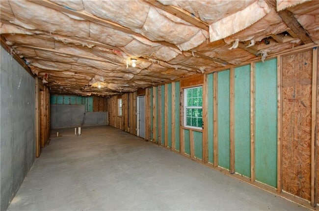 Building Photo - 3390 Northcliff Dr