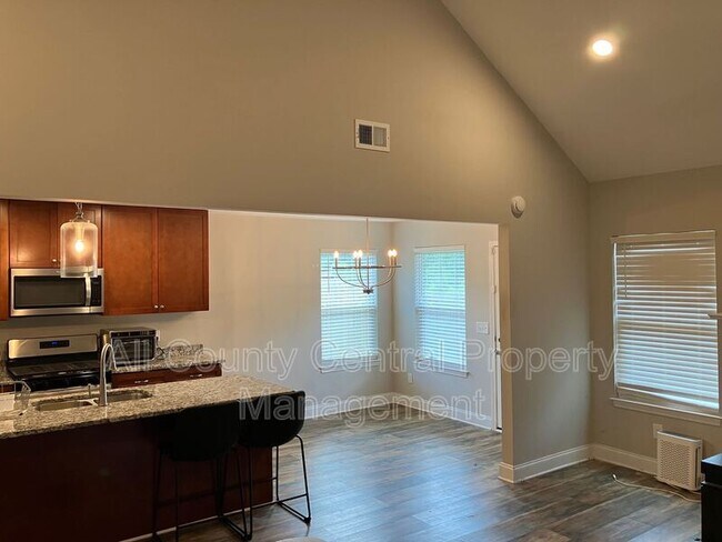 Building Photo - 3870 Barton Ln