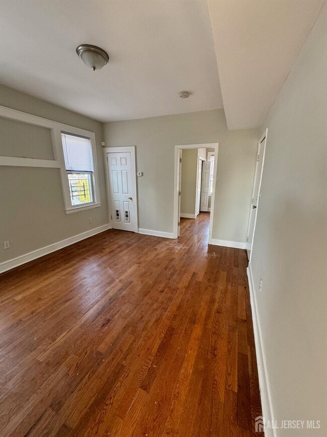 Building Photo - 123 University Pl