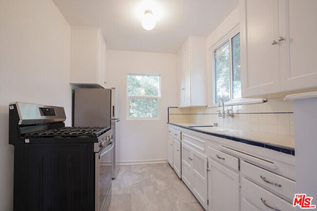 Building Photo - 4164 Stansbury Ave
