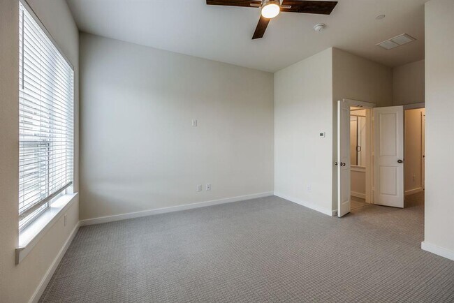 Building Photo - 1770 Thornton Dr