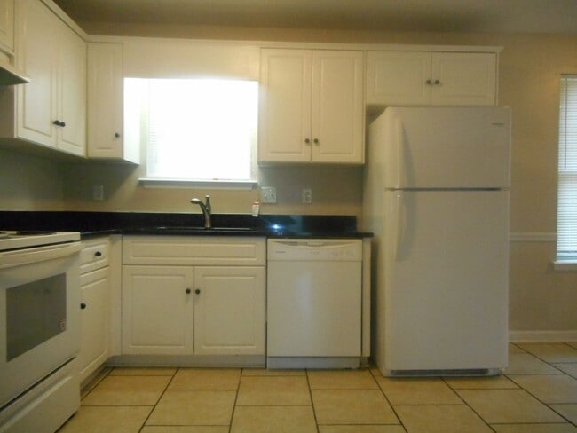 Building Photo - 3 Bedroom 2 Bath Near Fort Gordon in Hephzibah, GA