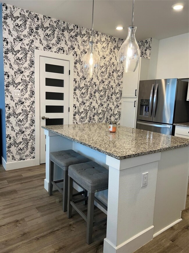 Building Photo - 13107 Clear View Dr