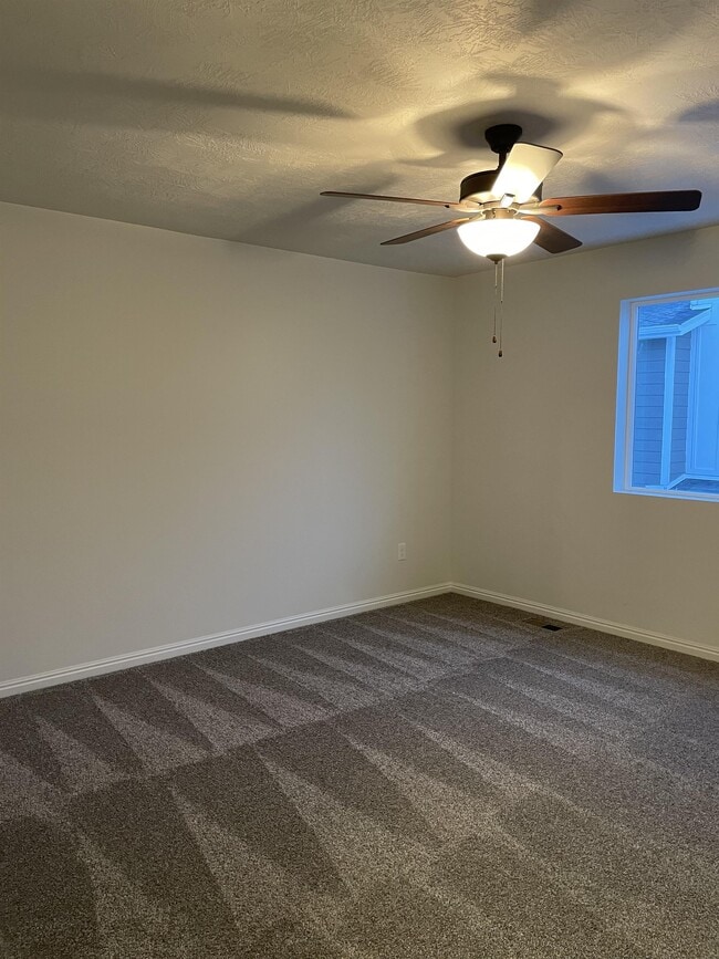 Building Photo - 15135 S Reins Way