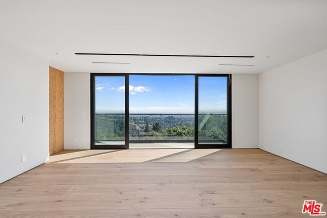Building Photo - 2501 Banyan Dr