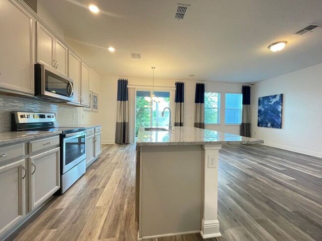 Building Photo - 3 Bedroom, 2.5 Bath Townhome in Enclave at...