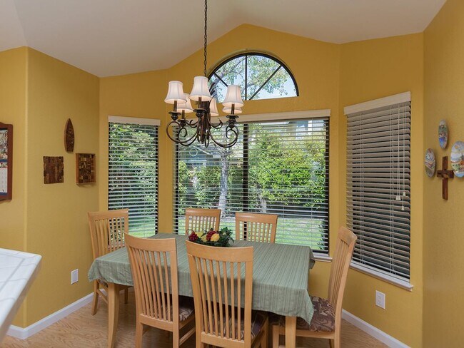 Building Photo - 4 br, 2.5 bath House - 104 Woodranch Circle