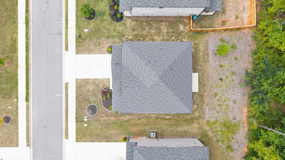 Building Photo - Room in House on Richmond Trl