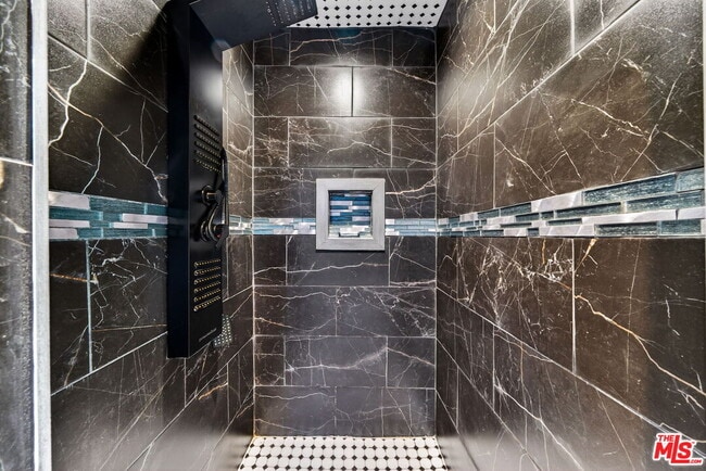 Building Photo - 1200 Tamarind Ave