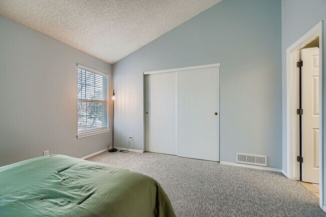 Building Photo - Cozy Furnished Home in Quiet Louisville Neighborhood