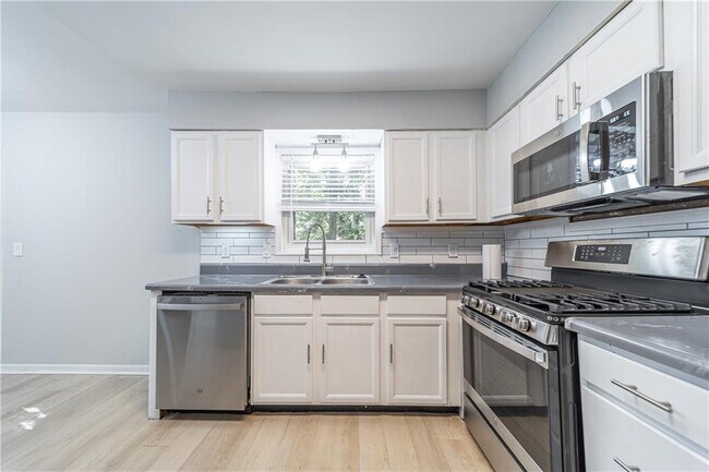 Building Photo - 690 Bellemeade Dr SW