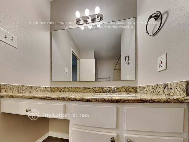 Building Photo - 4930 Vancouver Blvd