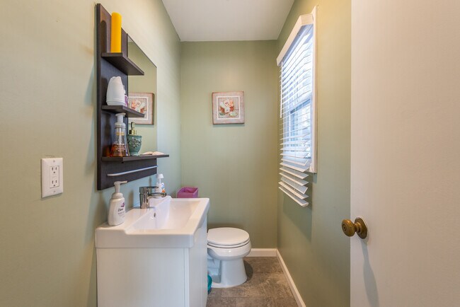 Building Photo - 18 Devon Dr