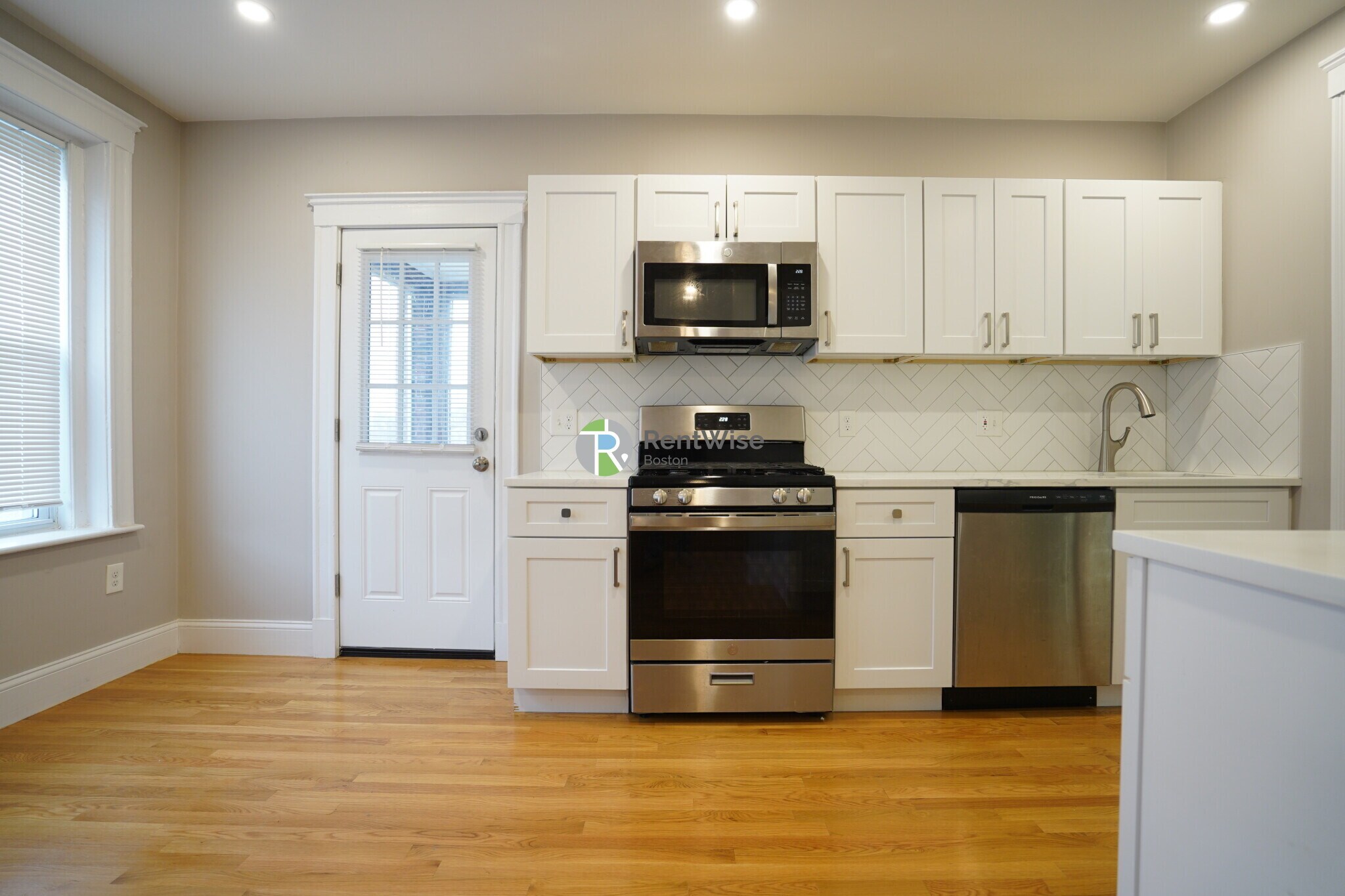 Building Photo - 19 Vinal St