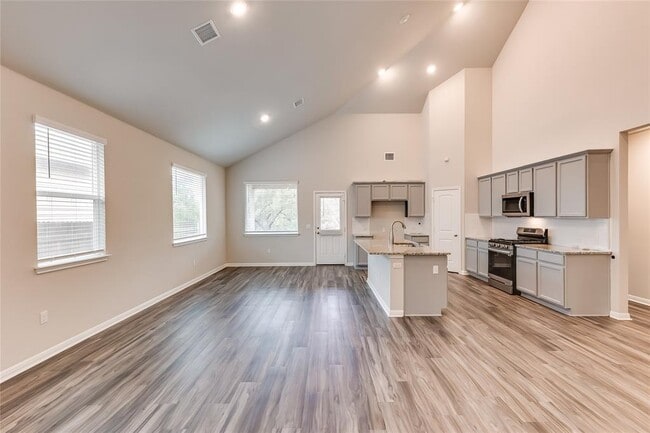 Building Photo - 312 Empress Tree Dr