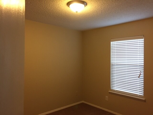 Building Photo - 2524 Tan Oak Dr