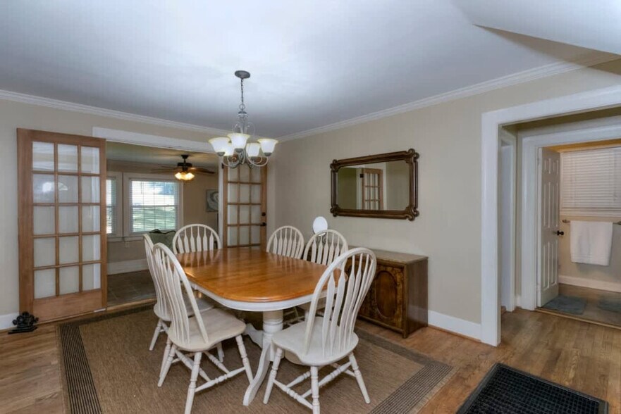 Building Photo - 1416 S Dixon Dr