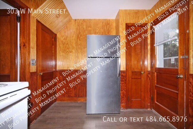 Building Photo - 303 W Main St